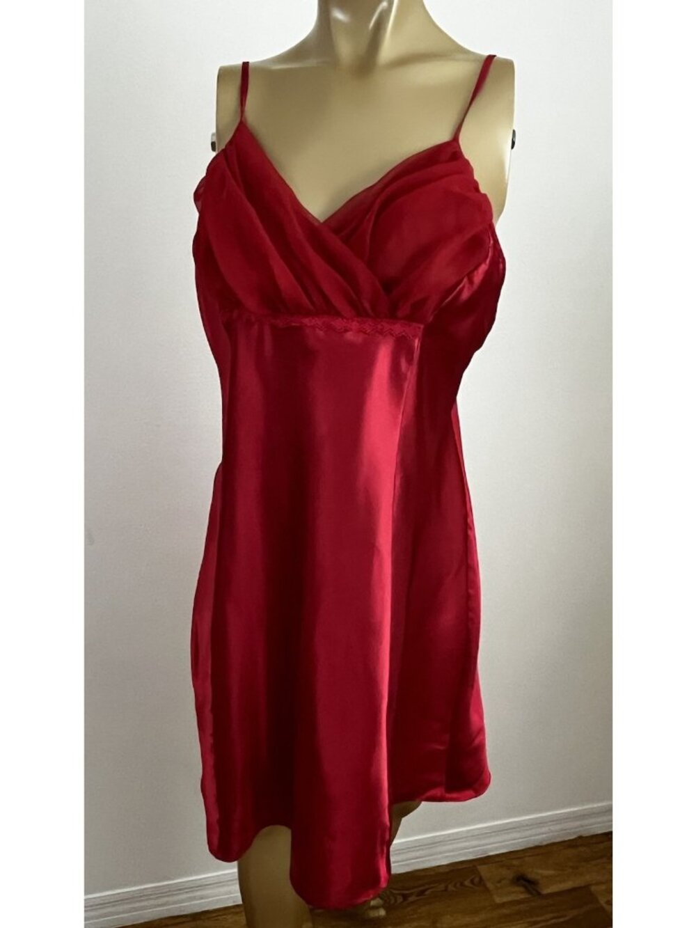 Vintage Honors Intimates Women's XL Red Satin Shiny Nightgown Short Gown
